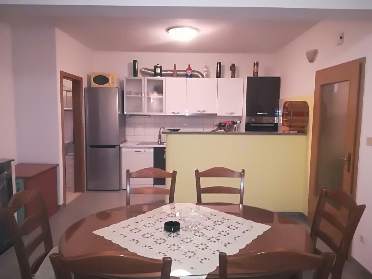 Apartment Nela Baška Voda Extérieur photo